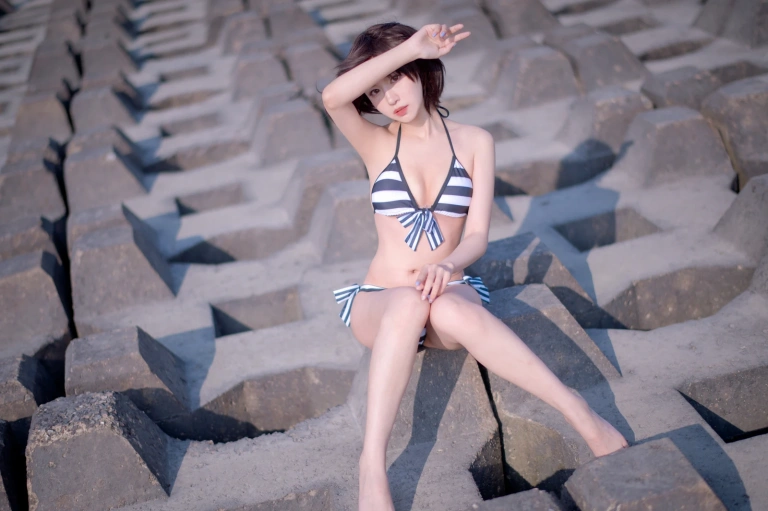 Shika小鹿鹿《加藤惠 泳装》主题写真：17张全套美图