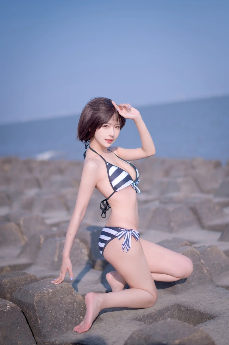 Shika小鹿鹿《加藤惠 泳装》主题写真：17张全套美图