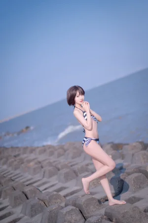 Shika小鹿鹿《加藤惠 泳装》主题写真：17张全套美图