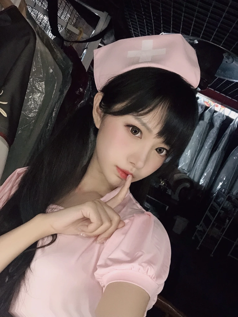 Shika小鹿鹿《第五套 自拍25P》主题写真：25张全套美图