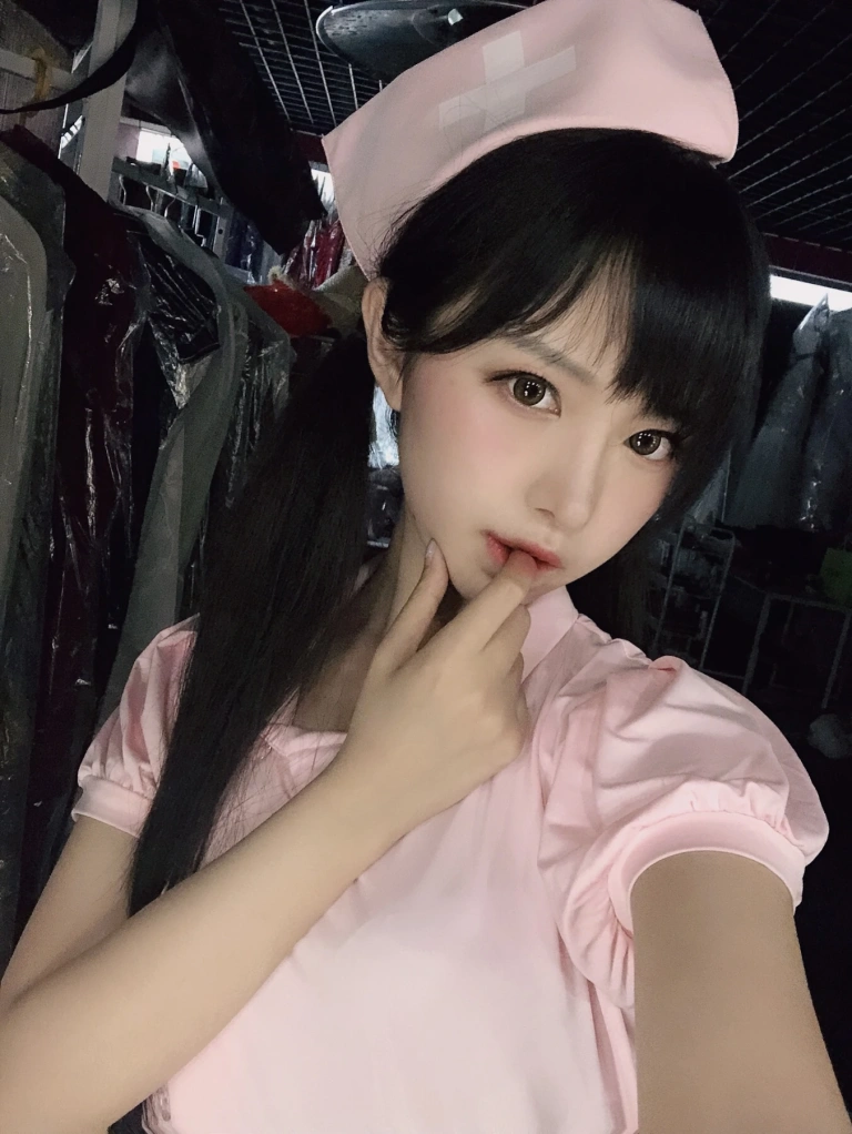 Shika小鹿鹿《第五套 自拍25P》主题写真：25张全套美图