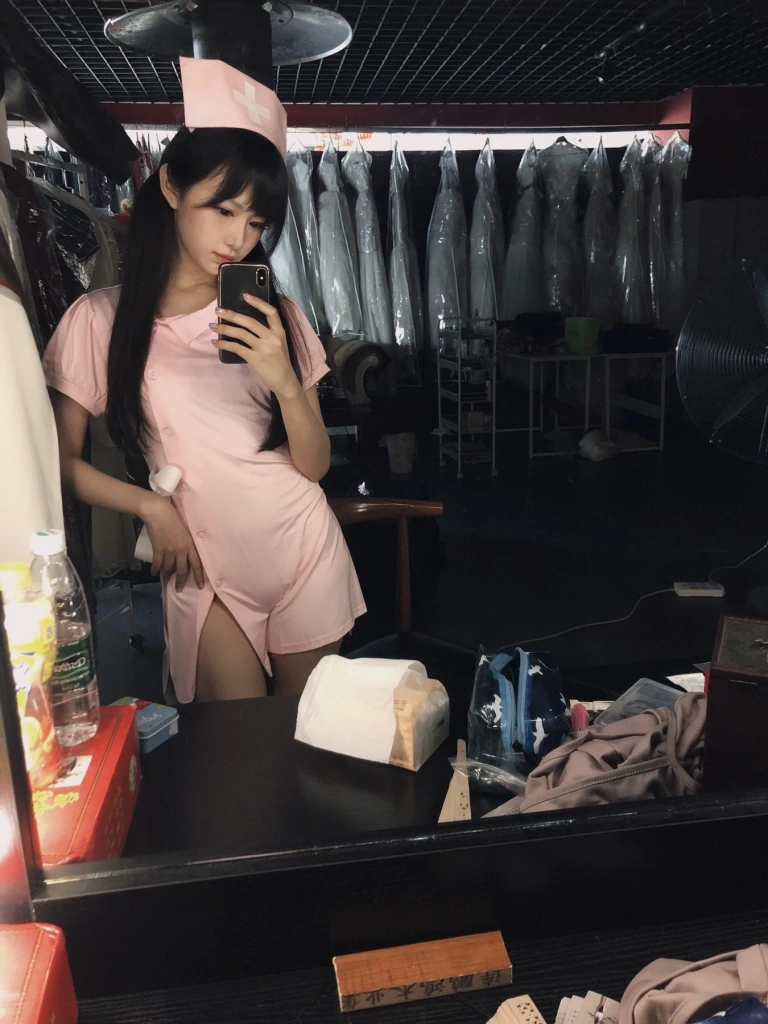 Shika小鹿鹿《第五套 自拍25P》主题写真：25张全套美图