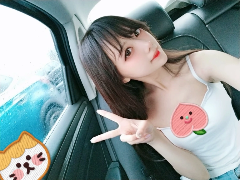 Shika小鹿鹿《第五套 自拍25P》主题写真：25张全套美图