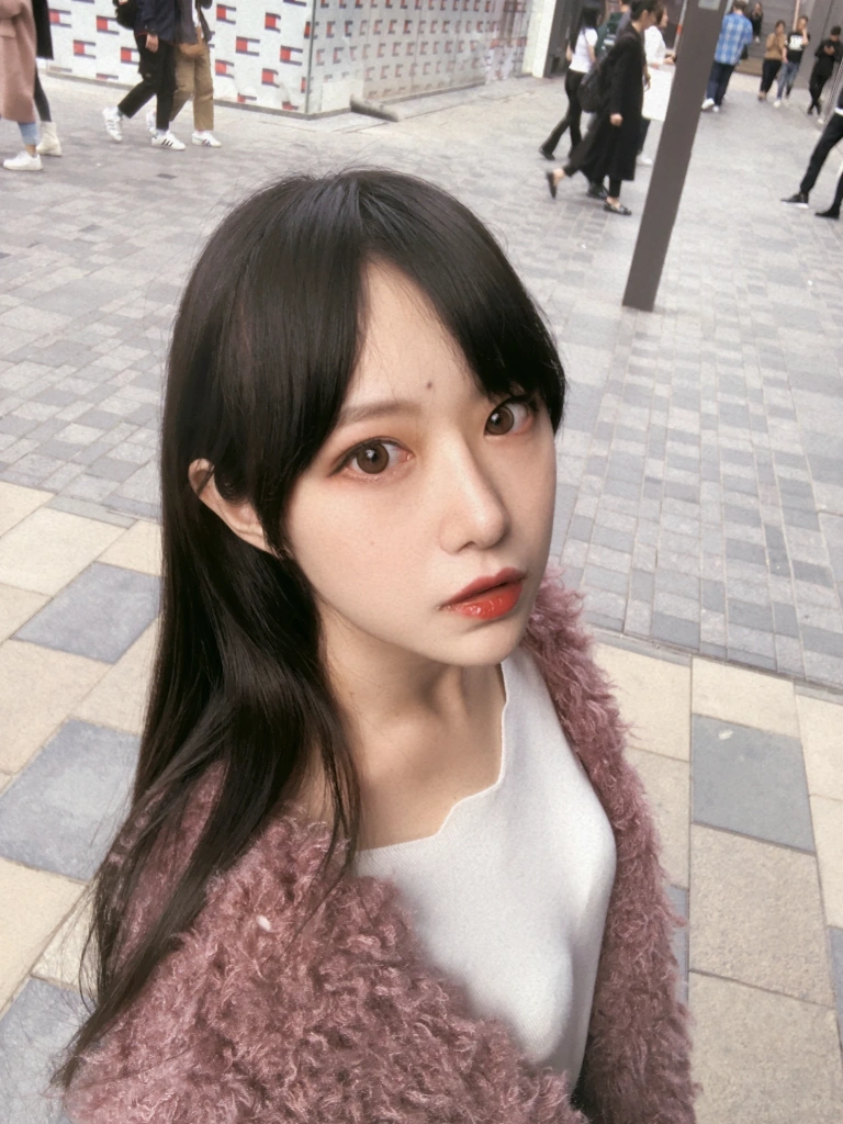 Shika小鹿鹿《第五套 自拍25P》主题写真：25张全套美图