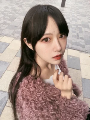 Shika小鹿鹿《第五套 自拍25P》主题写真：25张全套美图