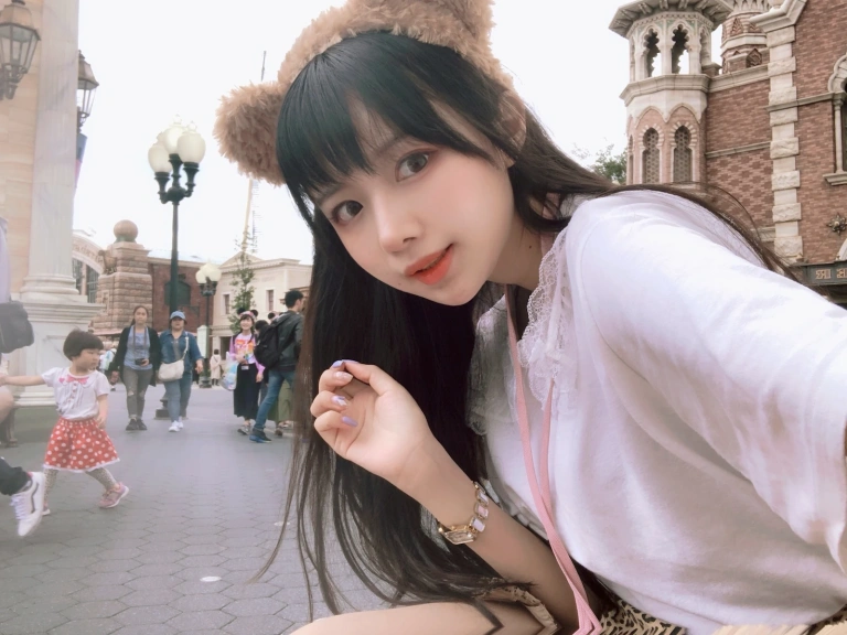 Shika小鹿鹿《第五套 自拍25P》主题写真：25张全套美图