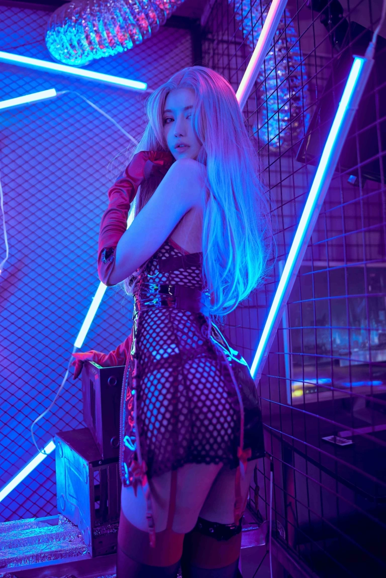 Shika小鹿鹿《特工护士》主题写真：28张全套美图