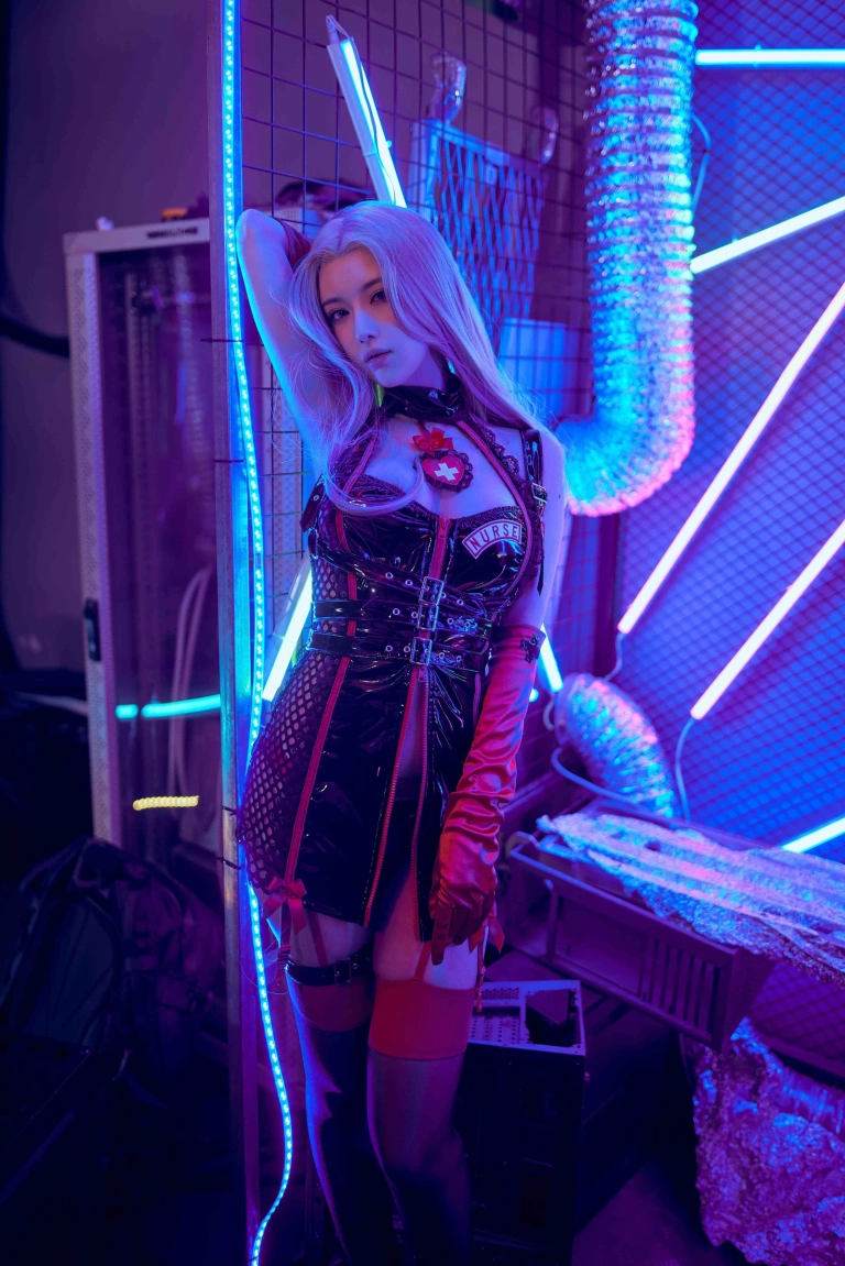 Shika小鹿鹿《特工护士》主题写真：28张全套美图