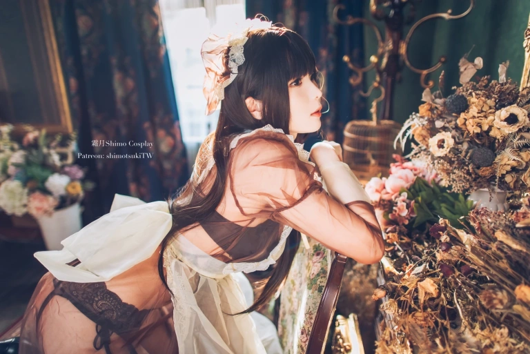 霜月shimo《女仆私服》主题写真：15张全套美图