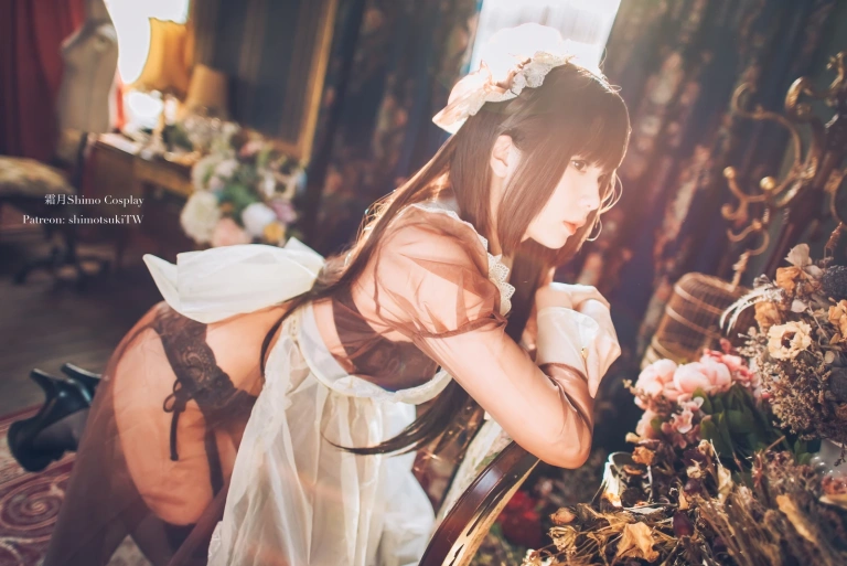 霜月shimo《女仆私服》主题写真：15张全套美图