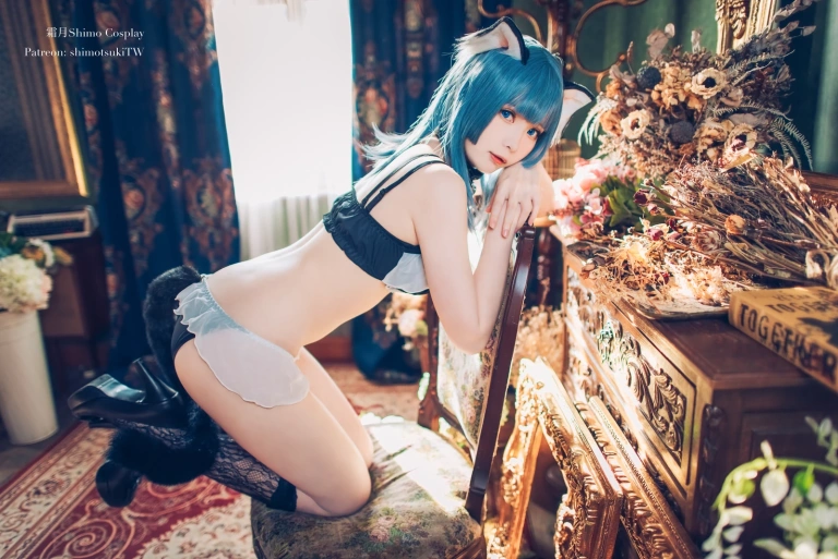 霜月shimo《私服》主题写真：18张全套美图