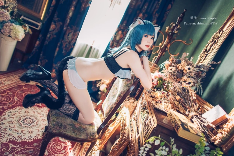 霜月shimo《私服》主题写真：18张全套美图