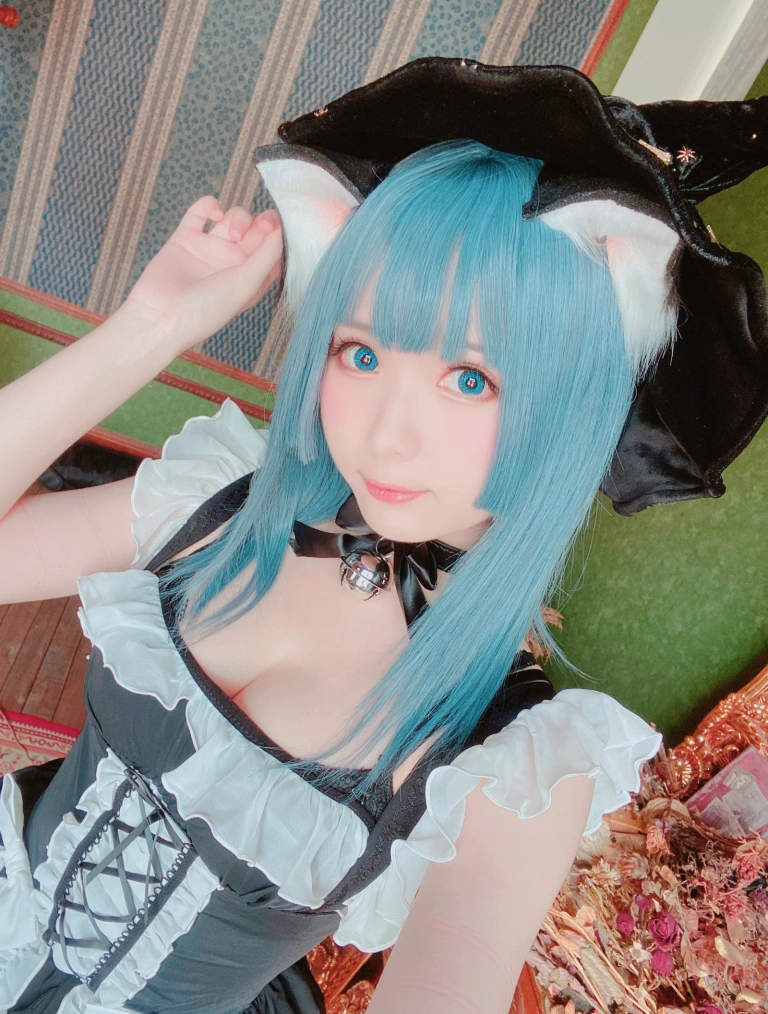 霜月shimo《私服》主题写真：18张全套美图