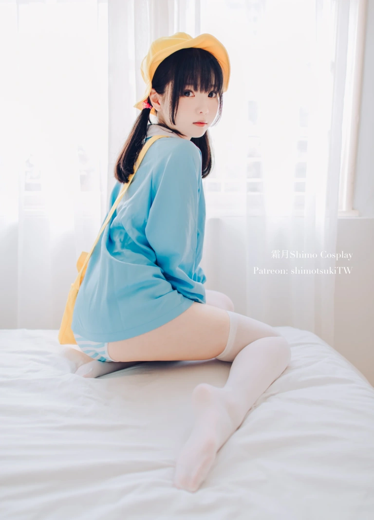 霜月shimo《幼稚园》主题写真：12张全套美图