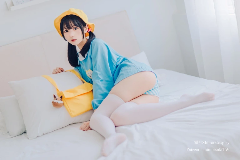 霜月shimo《幼稚园》主题写真：12张全套美图