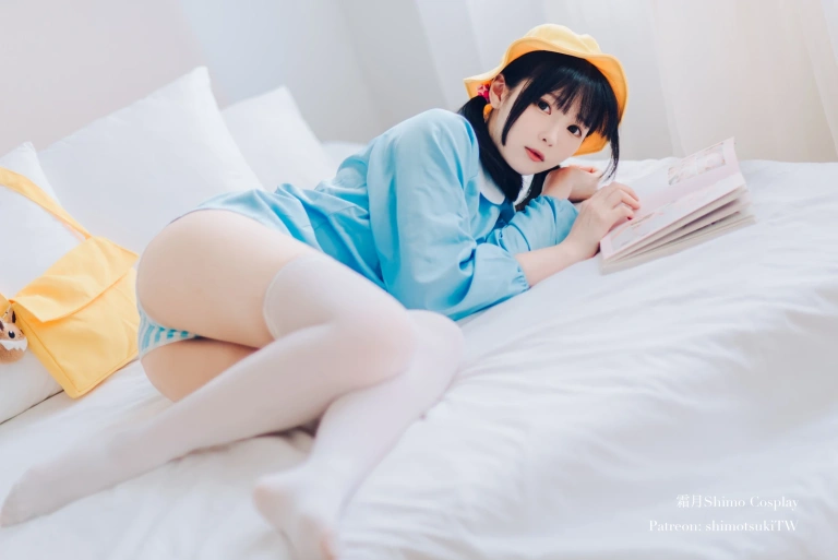 霜月shimo《幼稚园》主题写真：12张全套美图