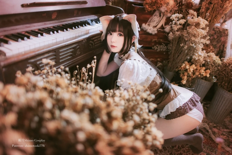 霜月shimo《室内私服》主题写真：17张全套美图