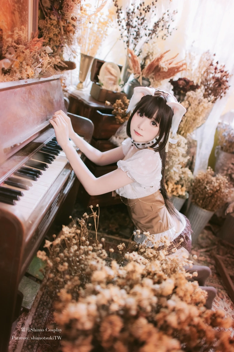 霜月shimo《室内私服》主题写真：17张全套美图