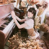 霜月shimo《室内私服》主题写真：17张全套美图