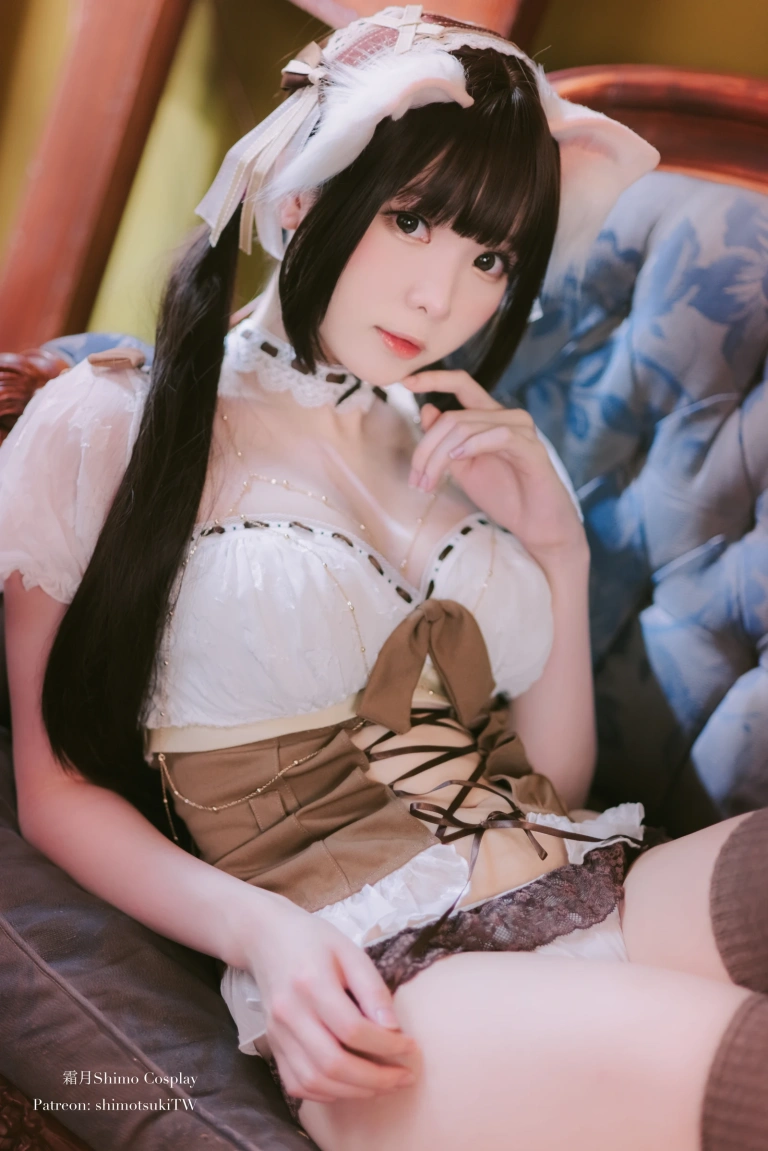 霜月shimo《室内私服》主题写真：17张全套美图