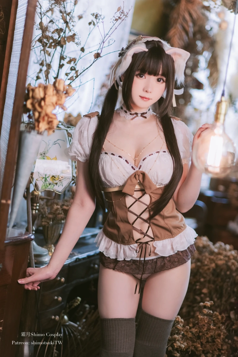 霜月shimo《室内私服》主题写真：17张全套美图