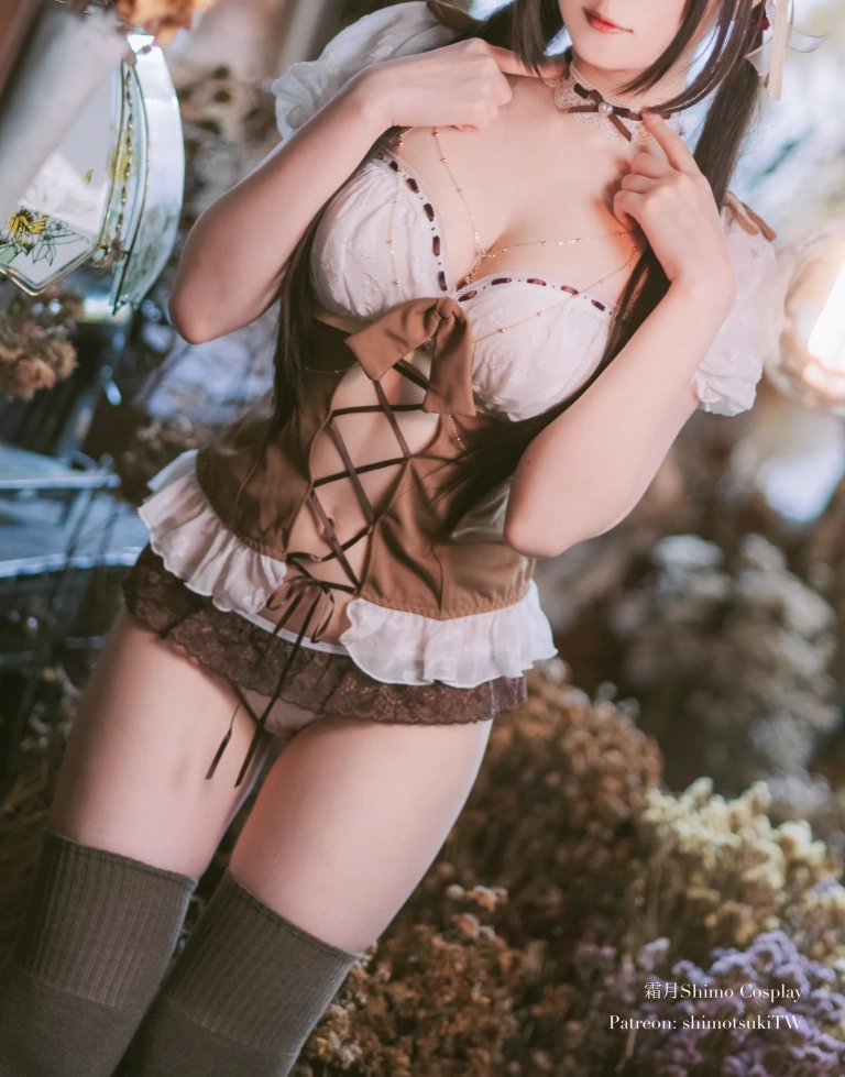 霜月shimo《室内私服》主题写真：17张全套美图