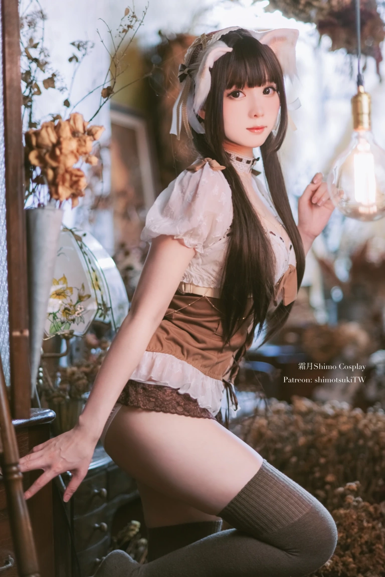 霜月shimo《室内私服》主题写真：17张全套美图