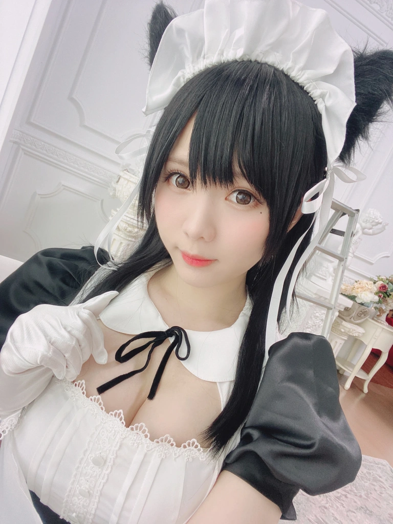 霜月shimo《爱宕女仆》主题写真：16张全套美图，含2个视频