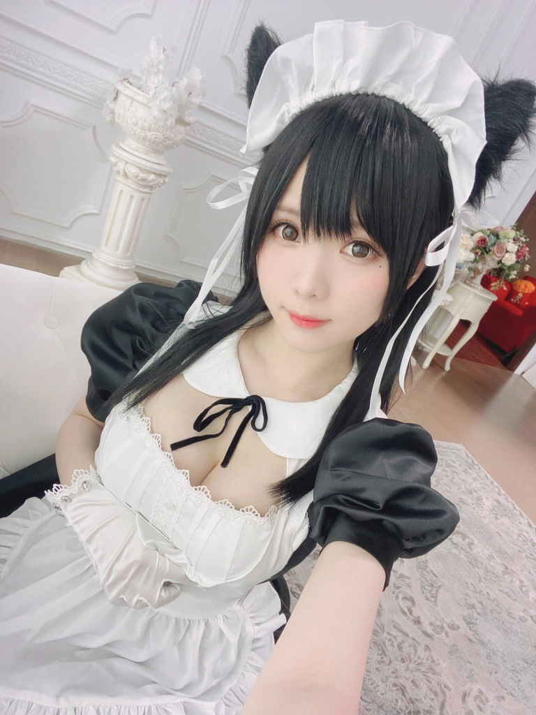 霜月shimo《爱宕女仆》主题写真：16张全套美图，含2个视频