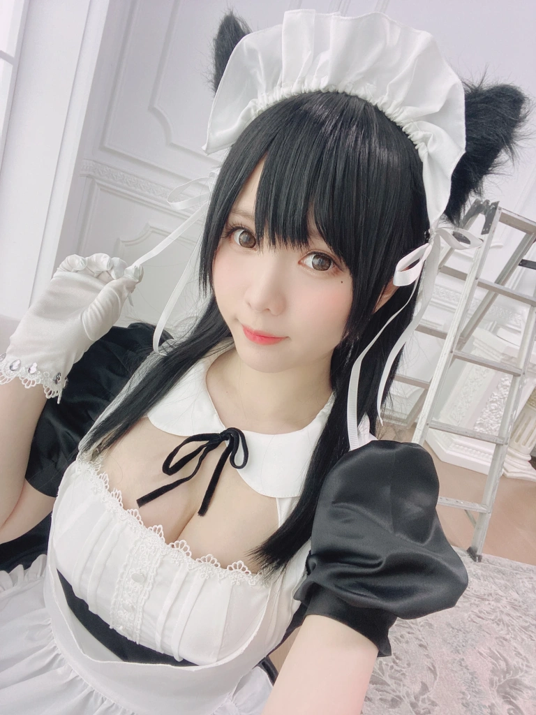 霜月shimo《爱宕女仆》主题写真：16张全套美图，含2个视频