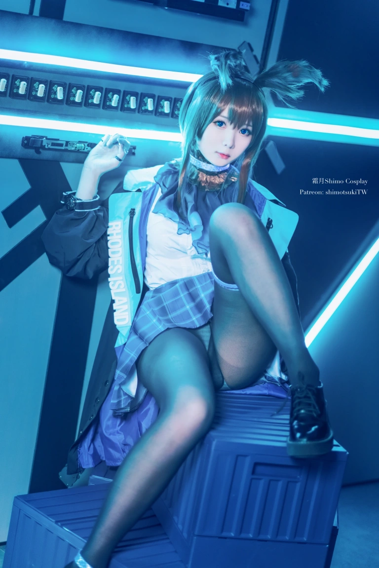 霜月shimo《明日方舟 阿米娅》主题写真：18张全套美图