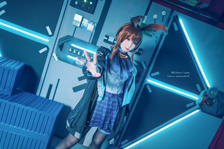 霜月shimo《明日方舟 阿米娅》主题写真：18张全套美图