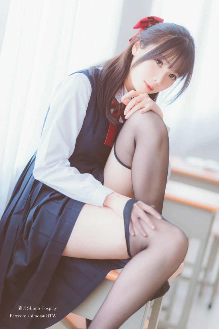 霜月shimo《JK》主题写真：17张全套美图
