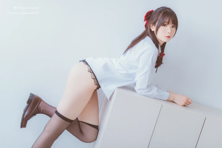 霜月shimo《JK》主题写真：17张全套美图