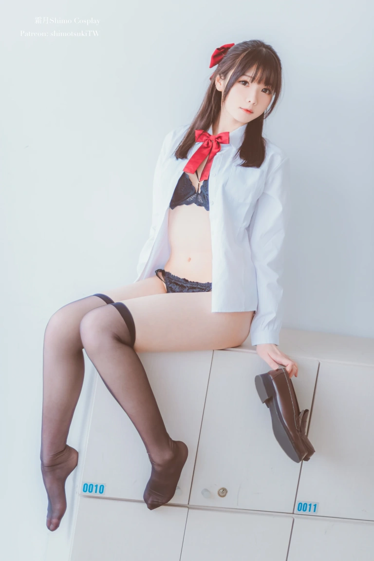 霜月shimo《JK》主题写真：17张全套美图