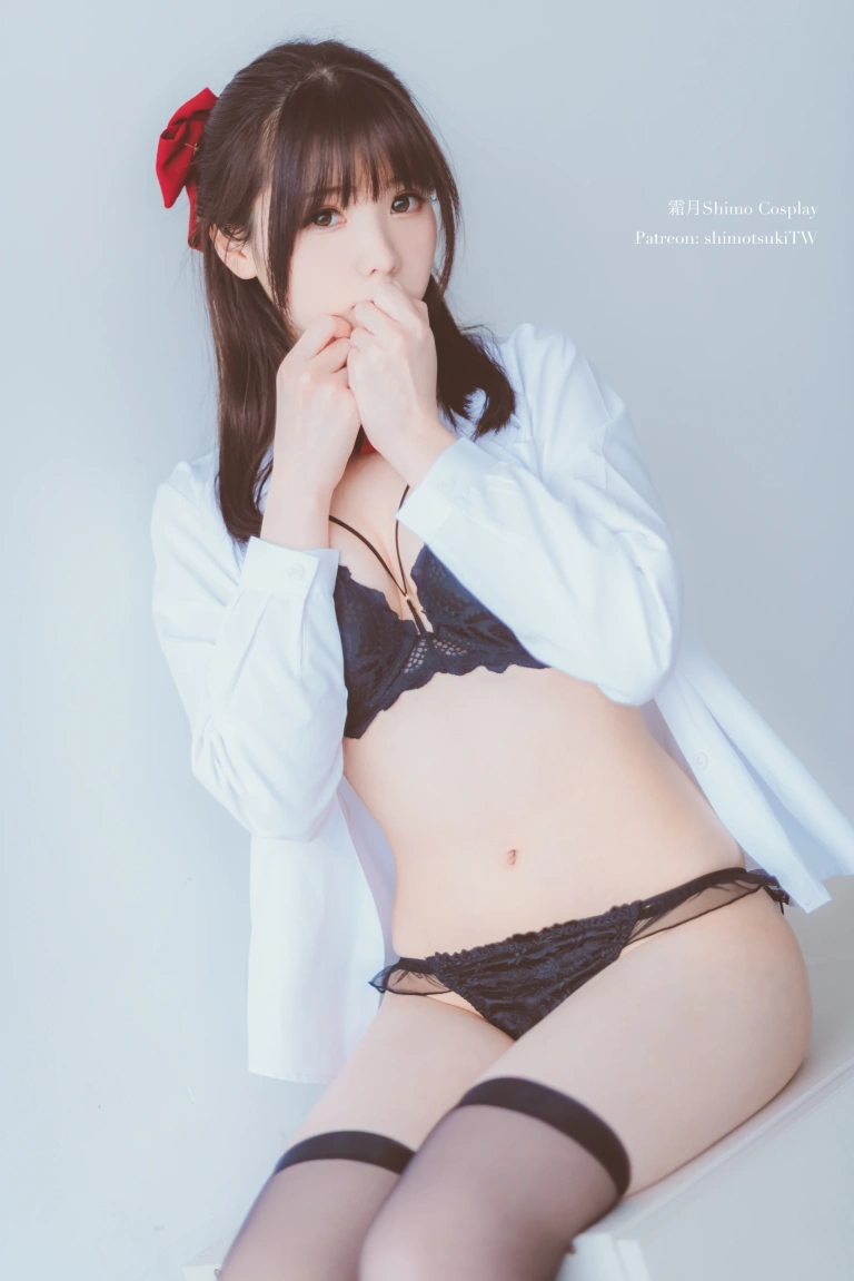 霜月shimo《JK》主题写真：17张全套美图