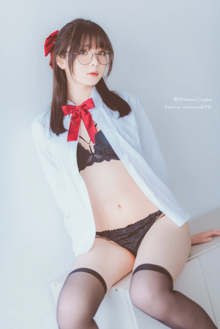 霜月shimo《JK》主题写真：17张全套美图