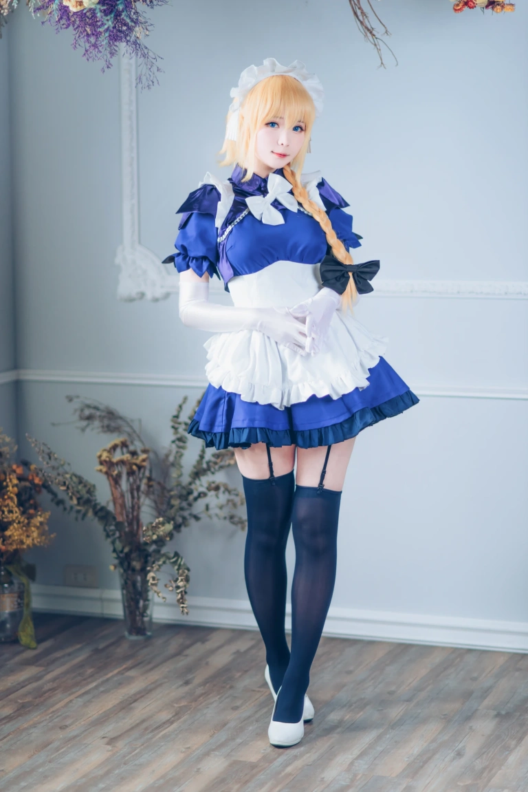 霜月shimo《贞德》主题写真：15张全套美图