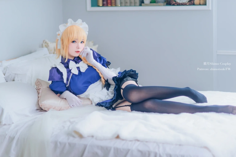 霜月shimo《贞德》主题写真：15张全套美图