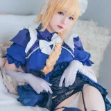 霜月shimo《贞德》主题写真：15张全套美图