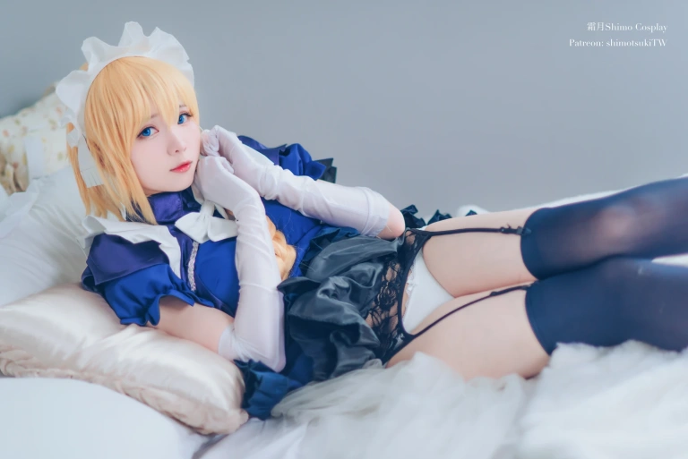 霜月shimo《贞德》主题写真：15张全套美图