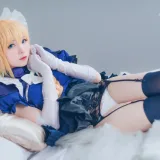 霜月shimo《贞德》主题写真：15张全套美图