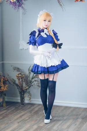 霜月shimo《贞德》主题写真：15张全套美图