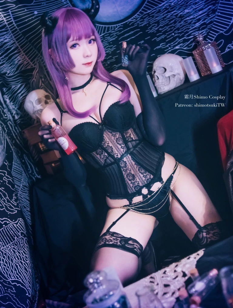 霜月shimo《内衣》主题写真：16张全套美图