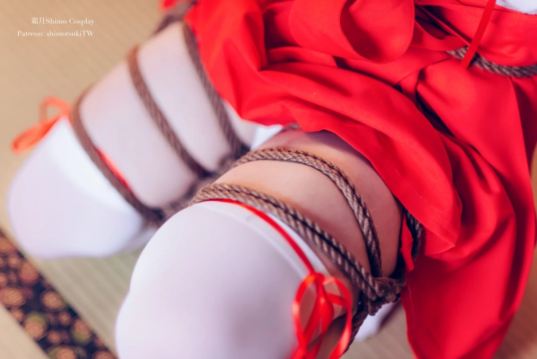 霜月shimo《巫女捆绑》主题写真：24张全套美图