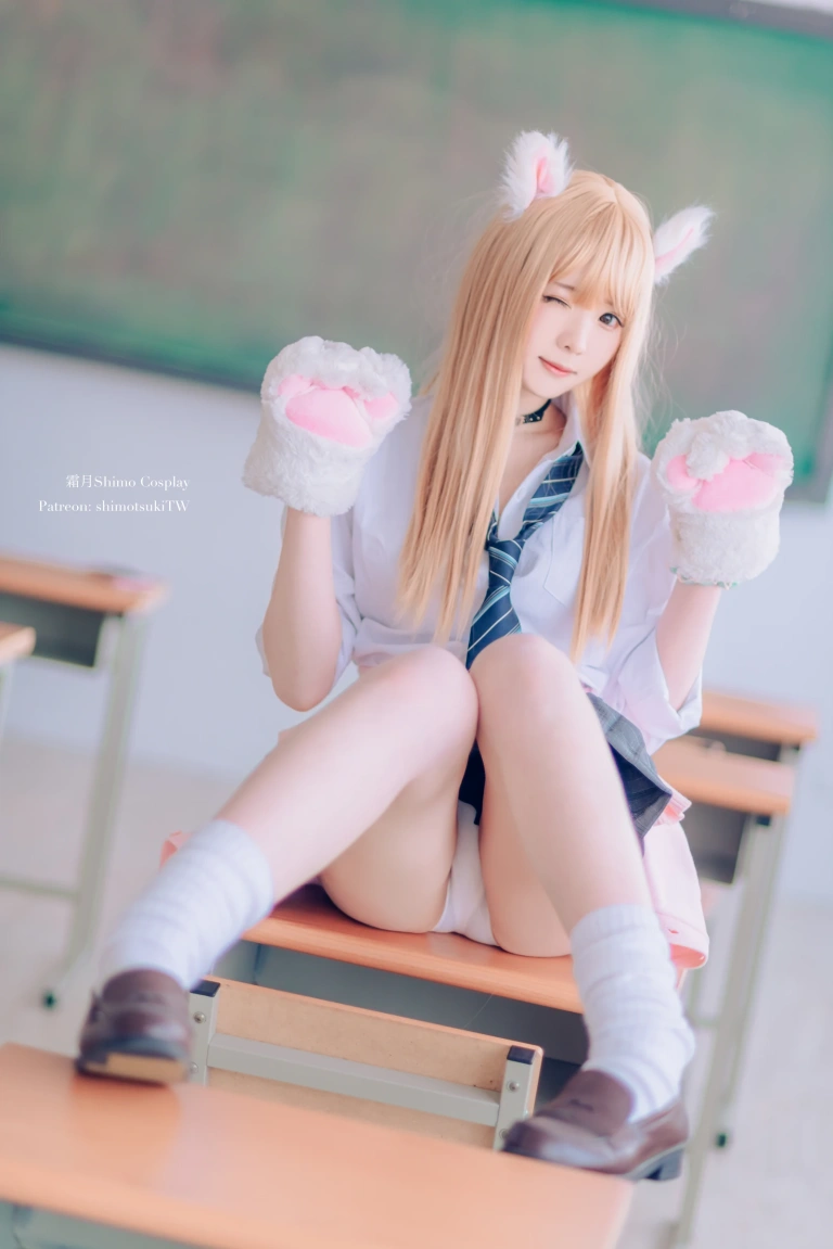 霜月shimo《金发制服》主题写真：8张全套美图