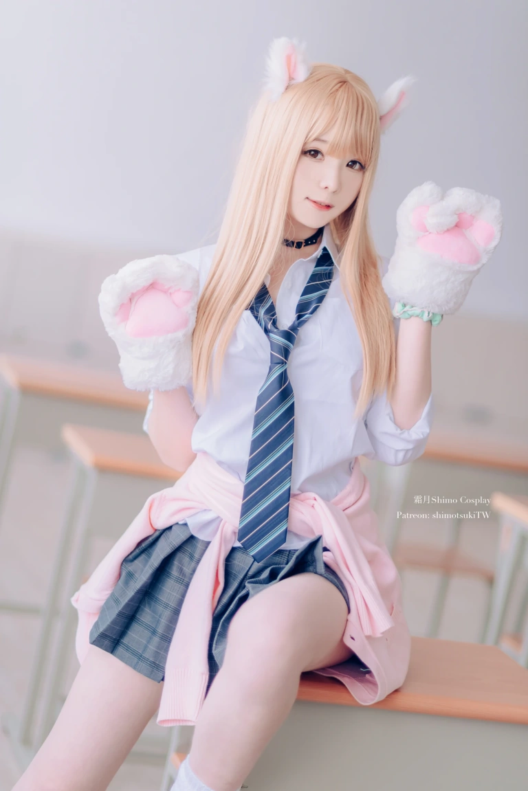霜月shimo《金发制服》主题写真：8张全套美图