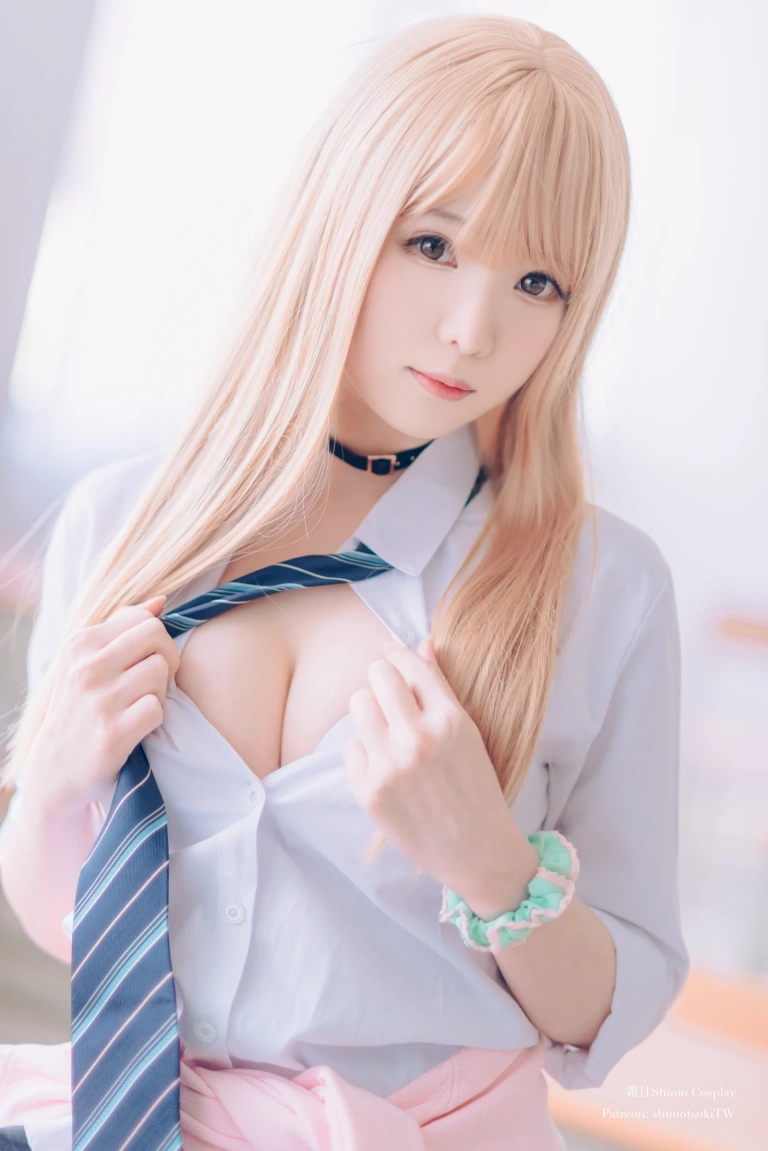 霜月shimo《金发制服》主题写真：8张全套美图