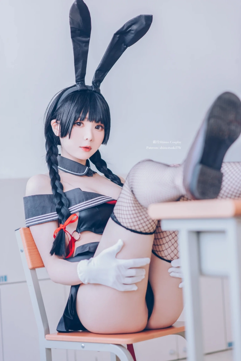 霜月shimo《卯月桃子 水手服兔女郎》主题写真：19张全套美图