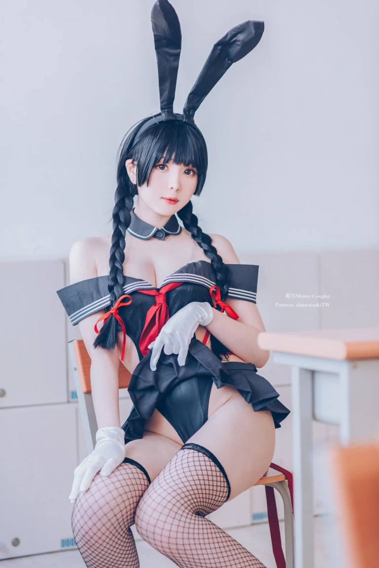霜月shimo《卯月桃子 水手服兔女郎》主题写真：19张全套美图